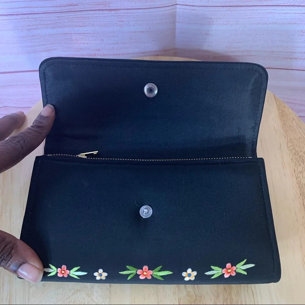 Vintage‎ Beautiful Embroidered Black Wallet